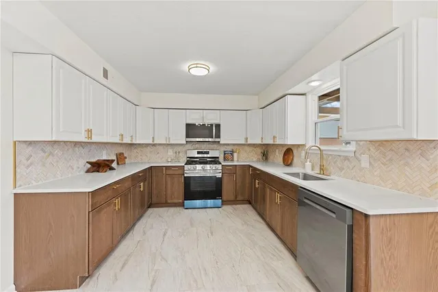 $325,000 | 3709 Northeast Grant Street, Lee's Summit, MO 64064