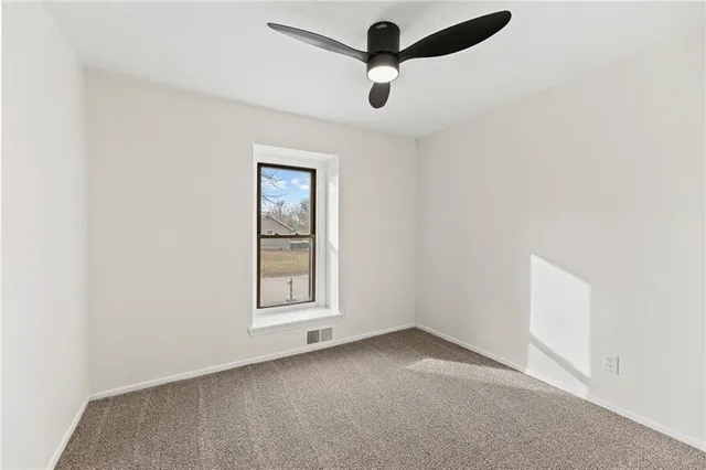 $325,000 | 3709 Northeast Grant Street, Lee's Summit, MO 64064