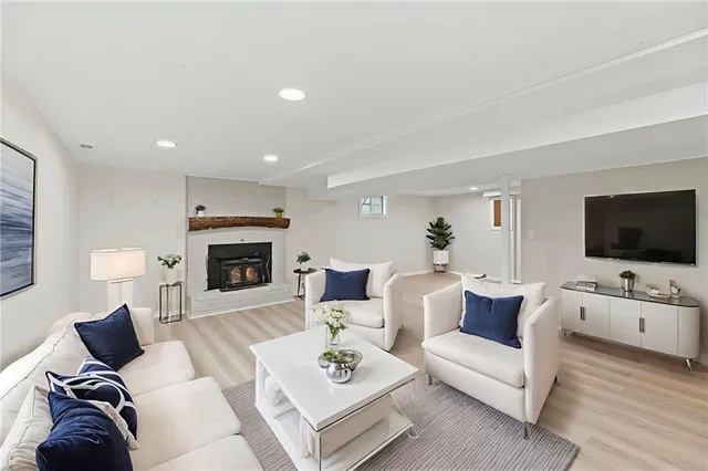 $325,000 | 3709 Northeast Grant Street, Lee's Summit, MO 64064