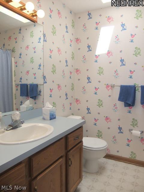 4601 Pinewood Path Akron, OH 44321 - Photo 19 of 23 The guest bathroom provides an oak vanity, tub surround and a skylight to let the natural light flow in.