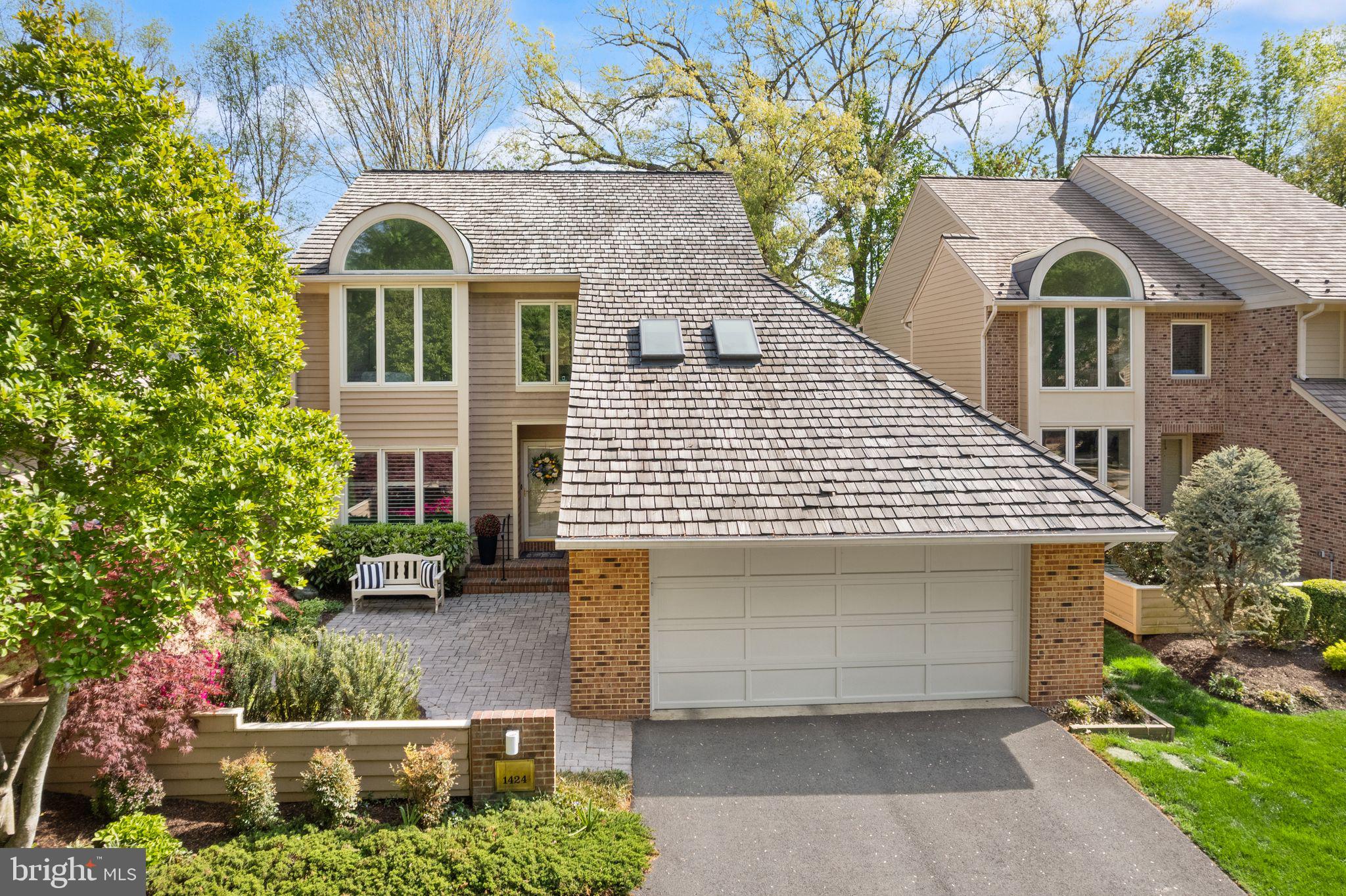 Welcome to Reston Lake Life at Belcastle Ct!