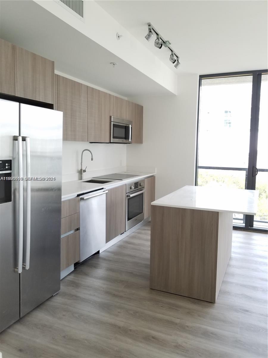 201 Southwest 17th Road, Unit 606 Miami, FL 33129 - Photo 4 of 19