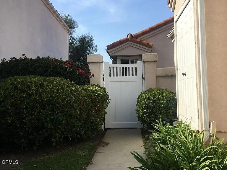 809 Vista Arriago Camarillo, CA 93012 - Photo 2 of 11 front view of a house