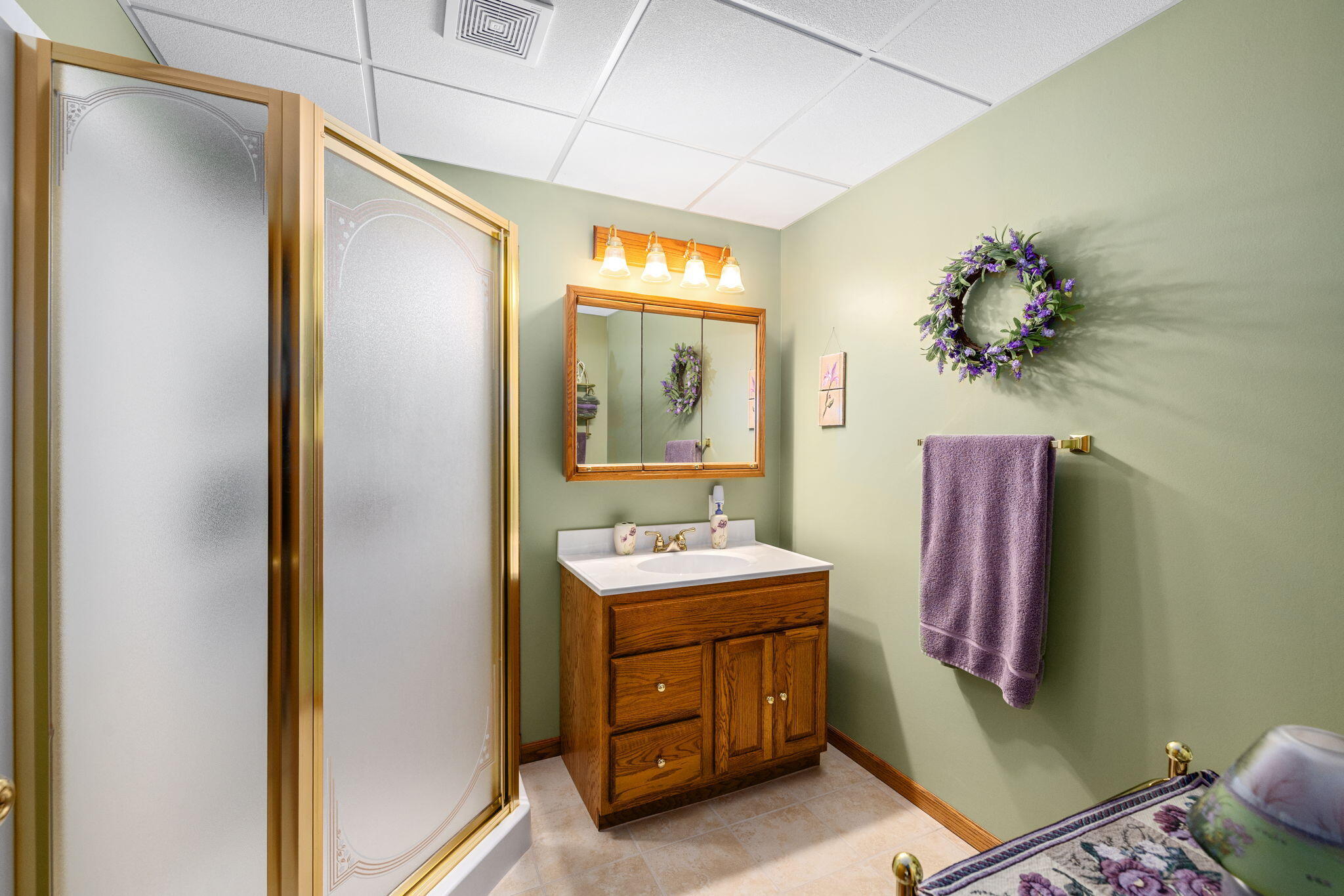 W5751 Koss Road Onalaska, WI 54650 - Photo 18 of 31 Full bathroom on LL