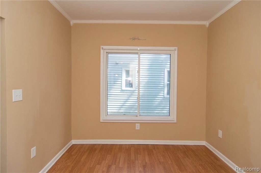 8183 Central Street Center Line, MI 48015 - Photo 6 of 35