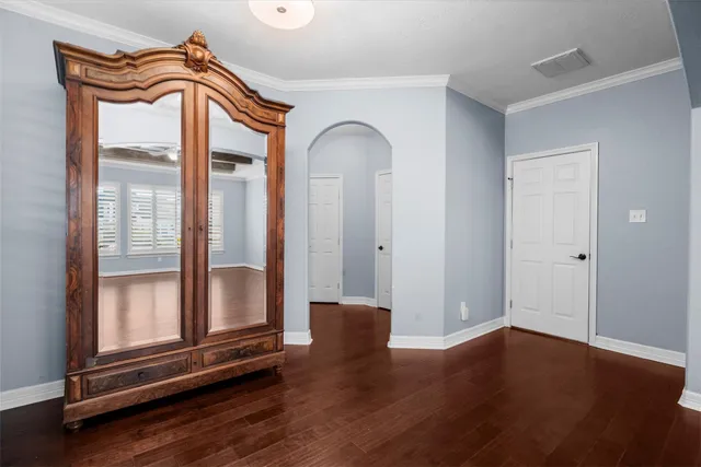 a view of front door with entryway