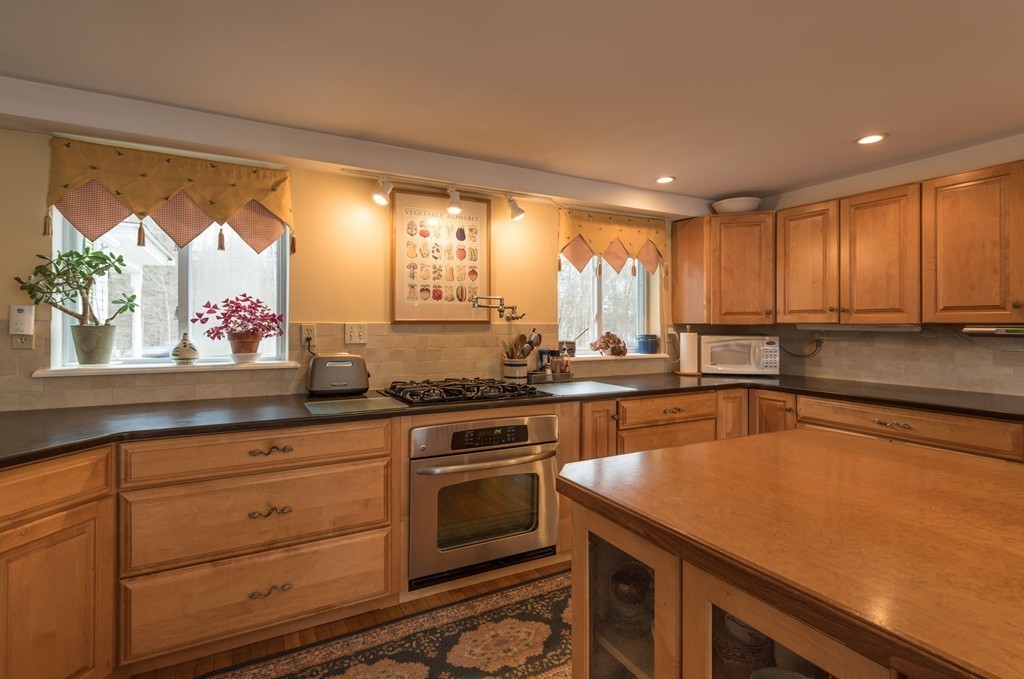 51 Pomeroy Meadow Road Southampton, MA 01073 - Photo 11 of 30 Gallery Image 11