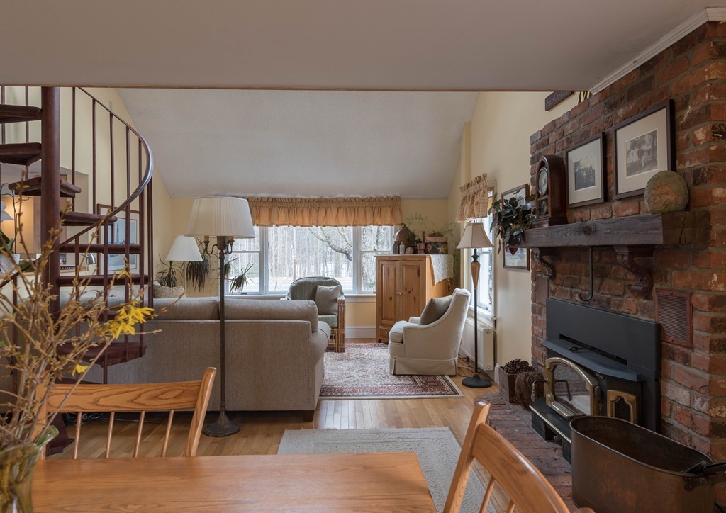 51 Pomeroy Meadow Road Southampton, MA 01073 - Photo 6 of 30 Gallery Image 6