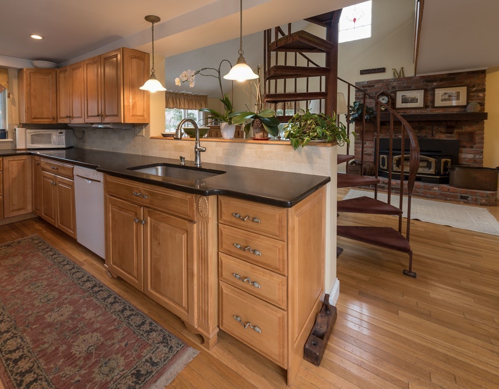 51 Pomeroy Meadow Road Southampton, MA 01073 - Photo 10 of 30 Gallery Image 10