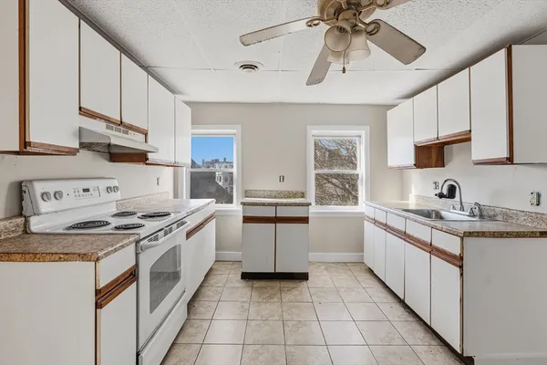 $2,500 | 28 Prospect Street, Unit 2, Brockton, MA 02301