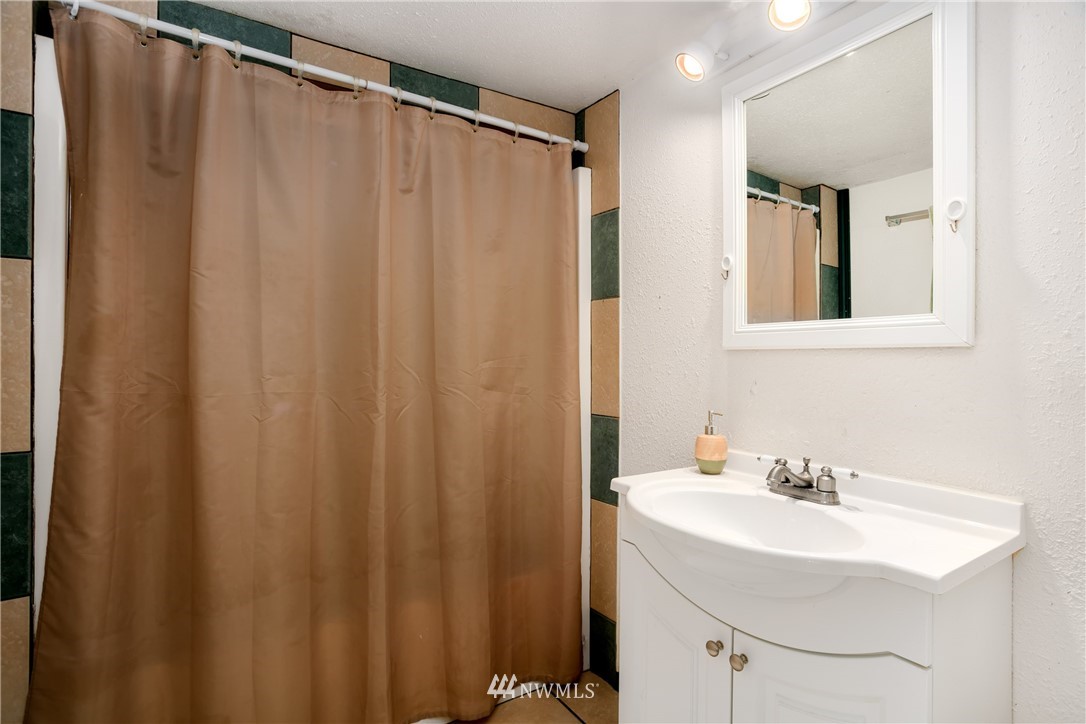 19016 Ross Road Bothell, WA 98011 - Photo 18 of 25 Gallery Image 18
