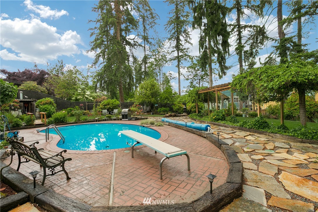 19016 Ross Road Bothell, WA 98011 - Photo 3 of 25 Gallery Image 3