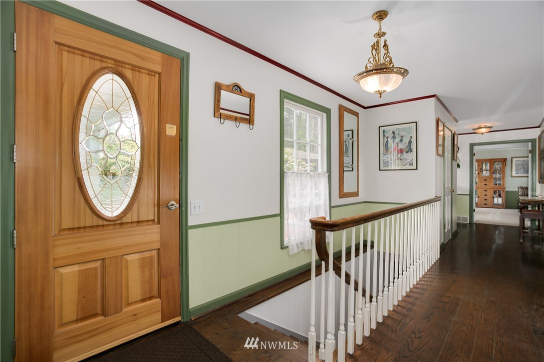 19016 Ross Road Bothell, WA 98011 - Photo 4 of 25 Gallery Image 4