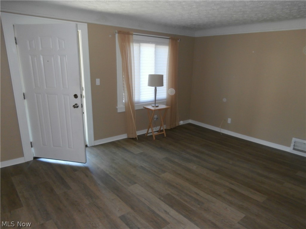1347 Waverly Road Eastlake, OH 44095 - Photo 2 of 16