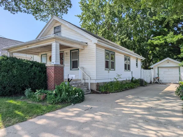 $90,000 | 814 West Hamilton Street, Freeport, IL 61032