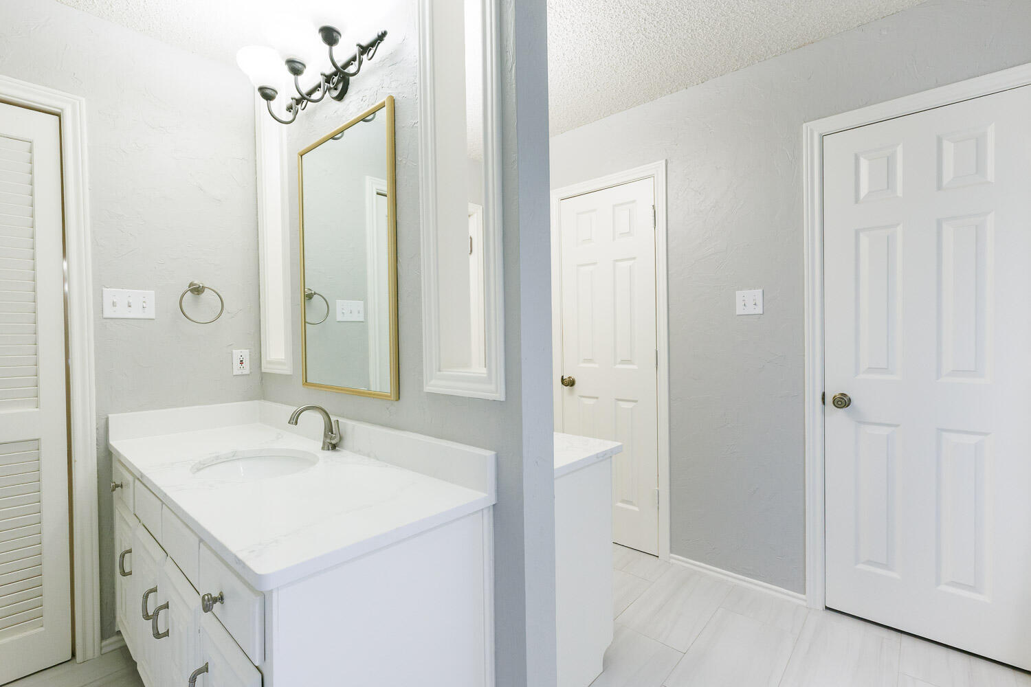 5717 72nd Street Lubbock, TX 79424 - Photo 30 of 54 a bathroom with a sink and a mirror