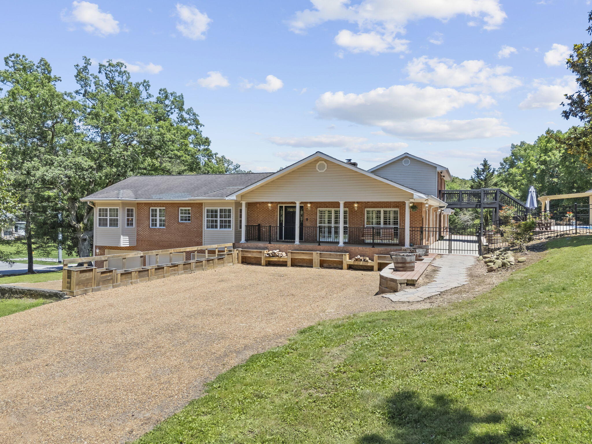 8802 Pine Ridge Road Ooltewah, TN 37363 - Photo 7 of 94 Planter Boxes (Removable)