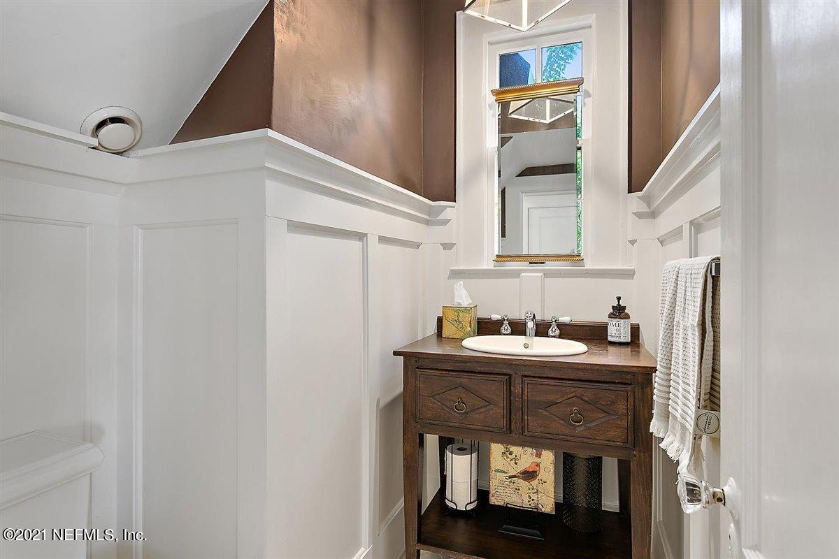 3239 Riverside Avenue Jacksonville, FL 32205 - Photo 19 of 49 19-Powder Room
