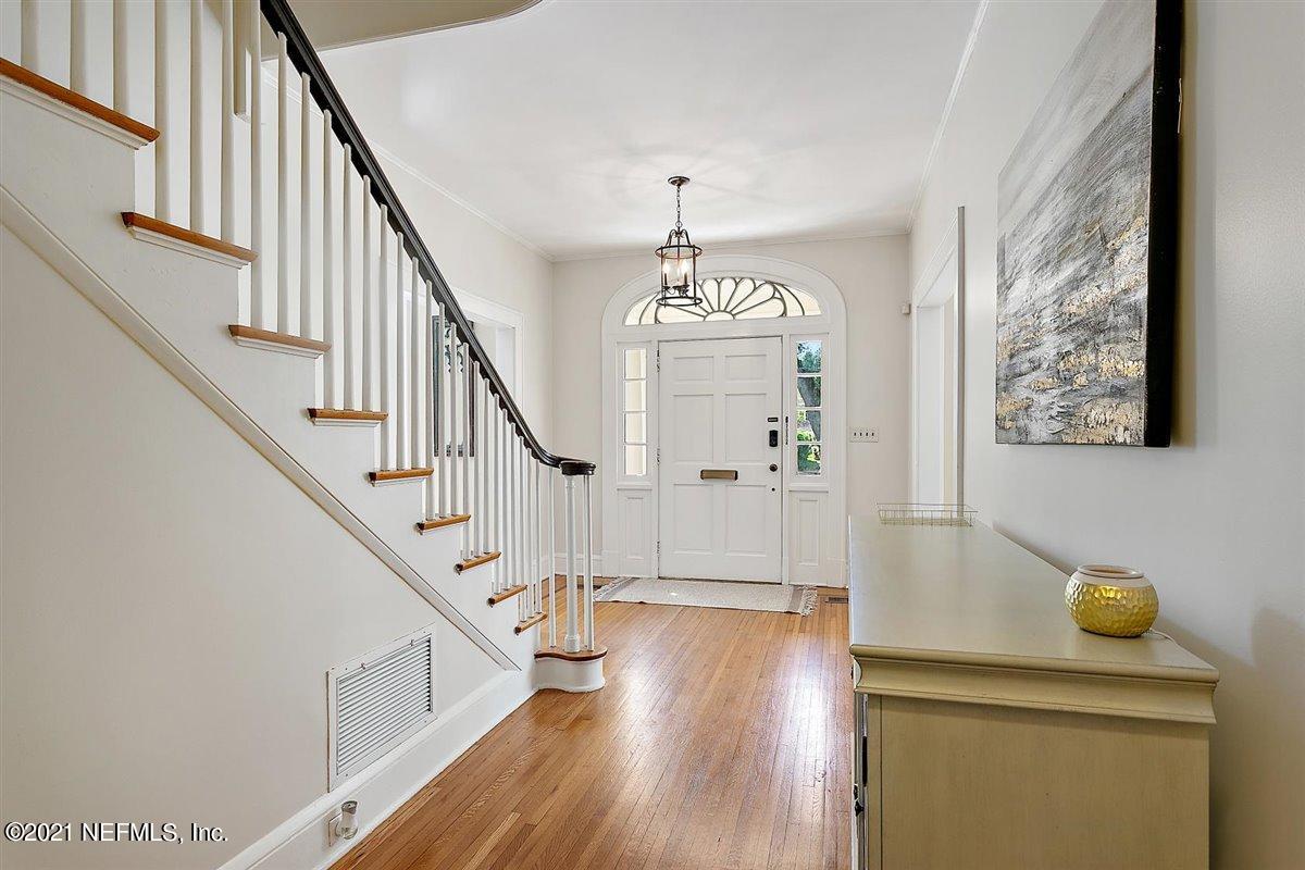 3239 Riverside Avenue Jacksonville, FL 32205 - Photo 9 of 49 09-Foyer