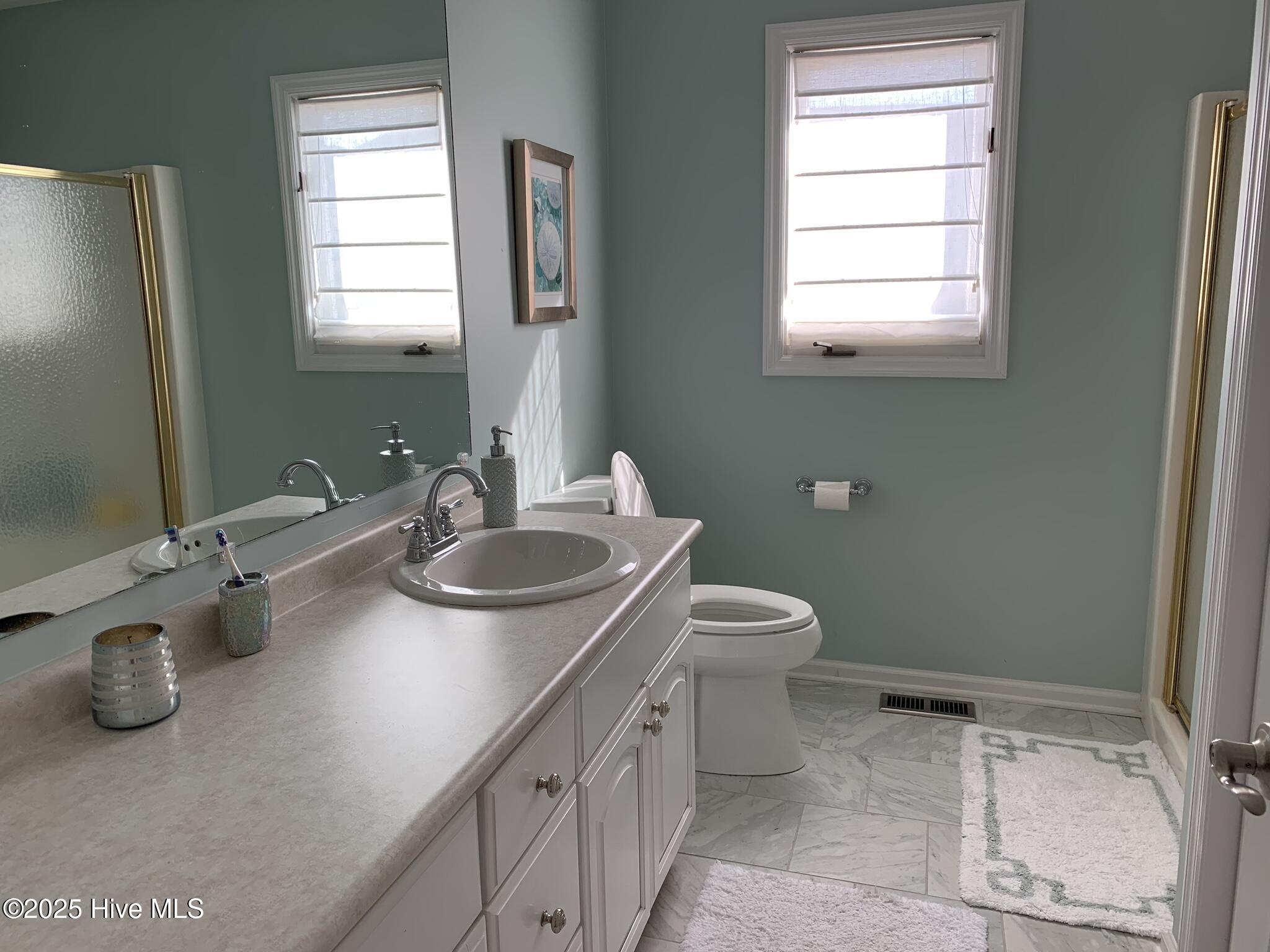 213 Sandfiddler East Emerald Isle, NC 28594 - Photo 22 of 44 Hall bath