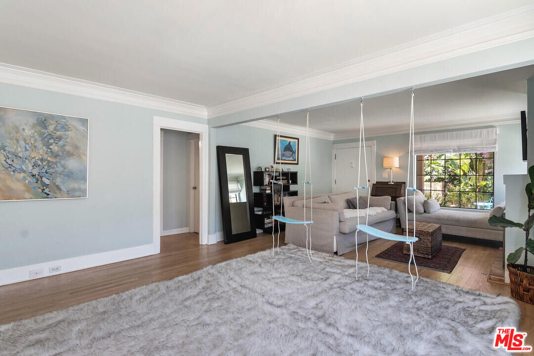 1518 North Stanley Avenue Los Angeles, CA 90046 - Photo 11 of 28