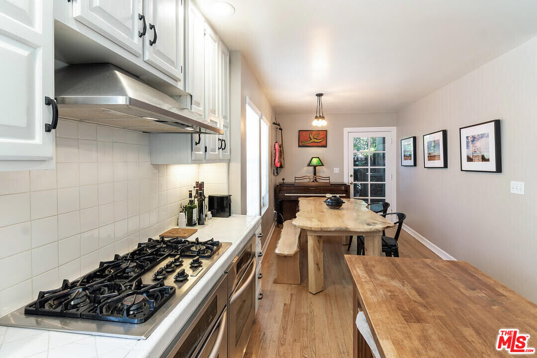 1518 North Stanley Avenue Los Angeles, CA 90046 - Photo 15 of 28