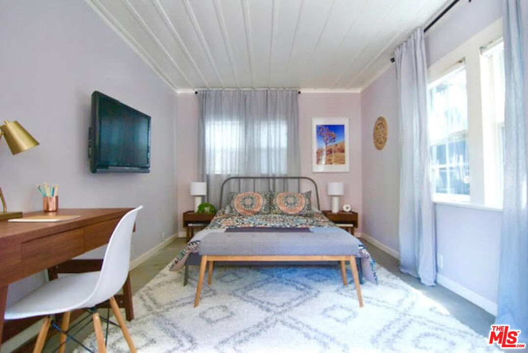 1518 North Stanley Avenue Los Angeles, CA 90046 - Photo 22 of 28