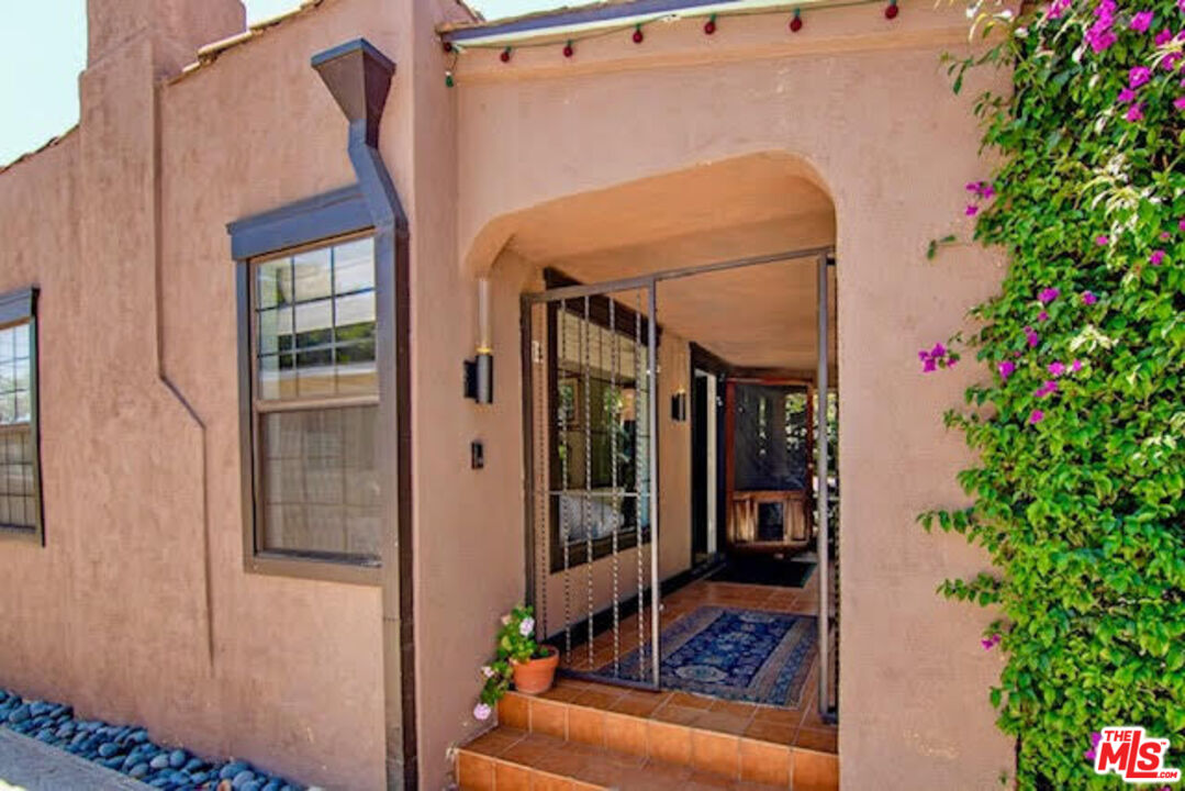 1518 North Stanley Avenue Los Angeles, CA 90046 - Photo 23 of 28