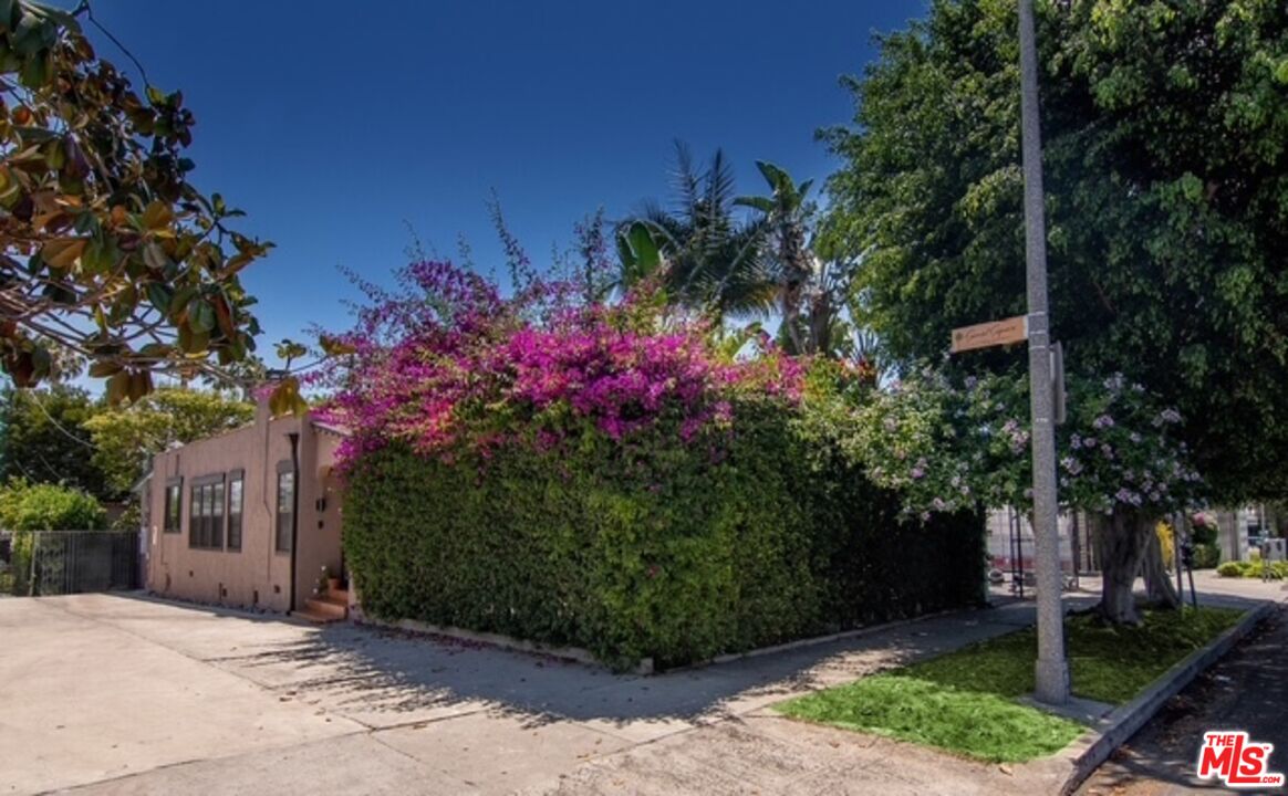 1518 North Stanley Avenue Los Angeles, CA 90046 - Photo 26 of 28