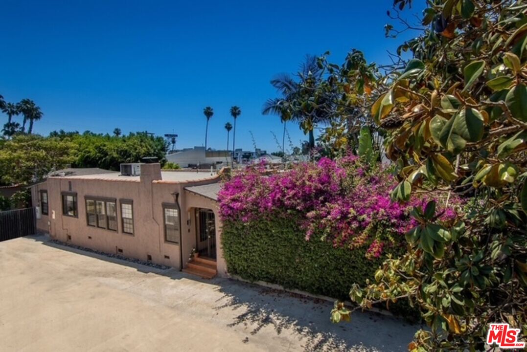 1518 North Stanley Avenue Los Angeles, CA 90046 - Photo 27 of 28