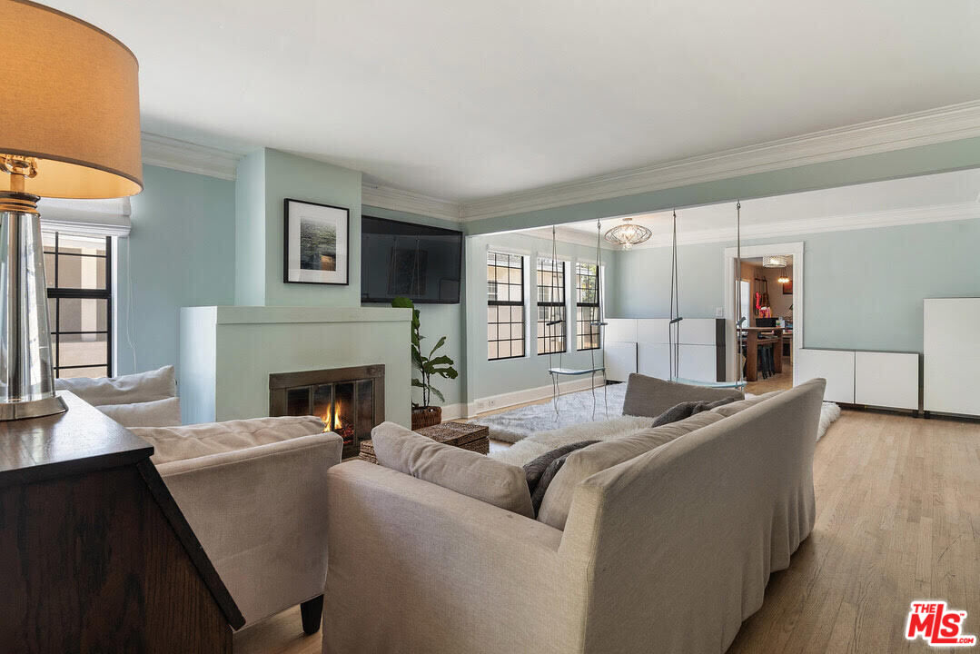 1518 North Stanley Avenue Los Angeles, CA 90046 - Photo 3 of 28