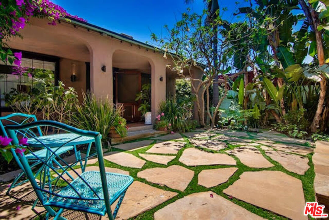 1518 North Stanley Avenue Los Angeles, CA 90046 - Photo 5 of 28