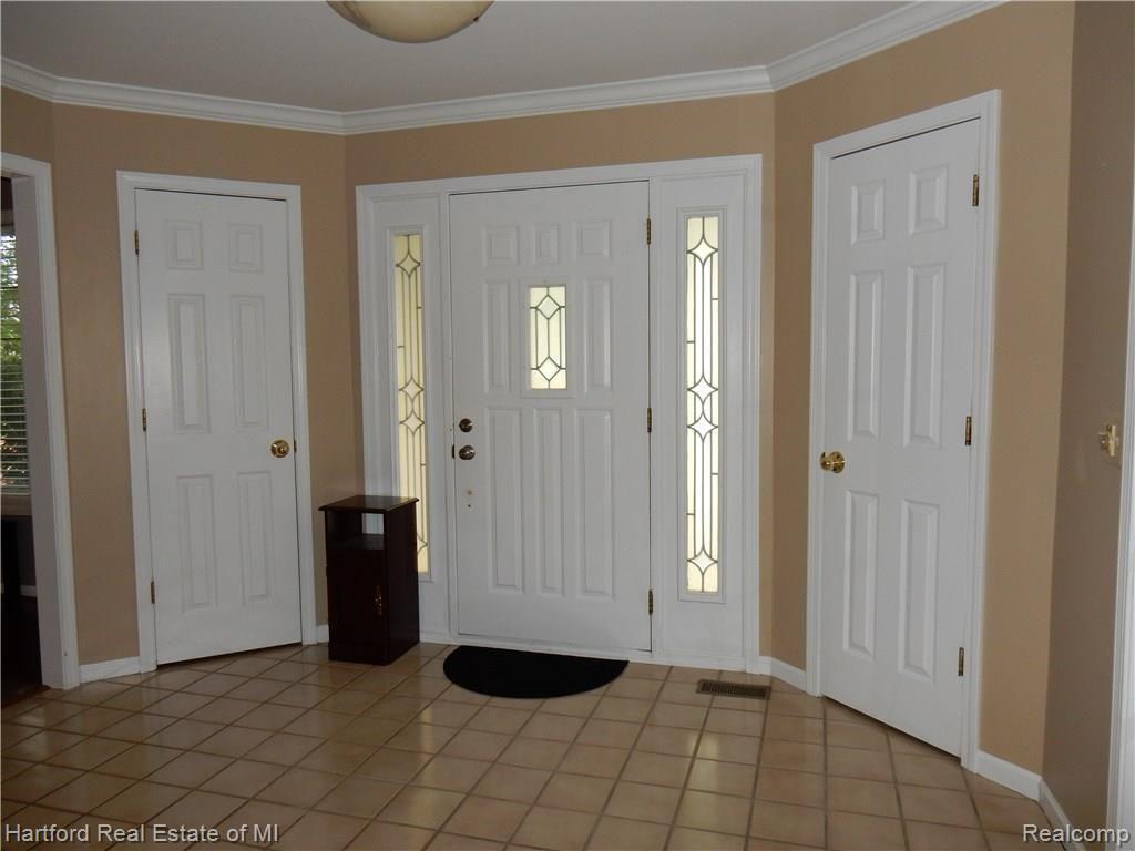 36768 Chesapeake Road Farmington Hills, MI 48335 - Photo 35 of 49