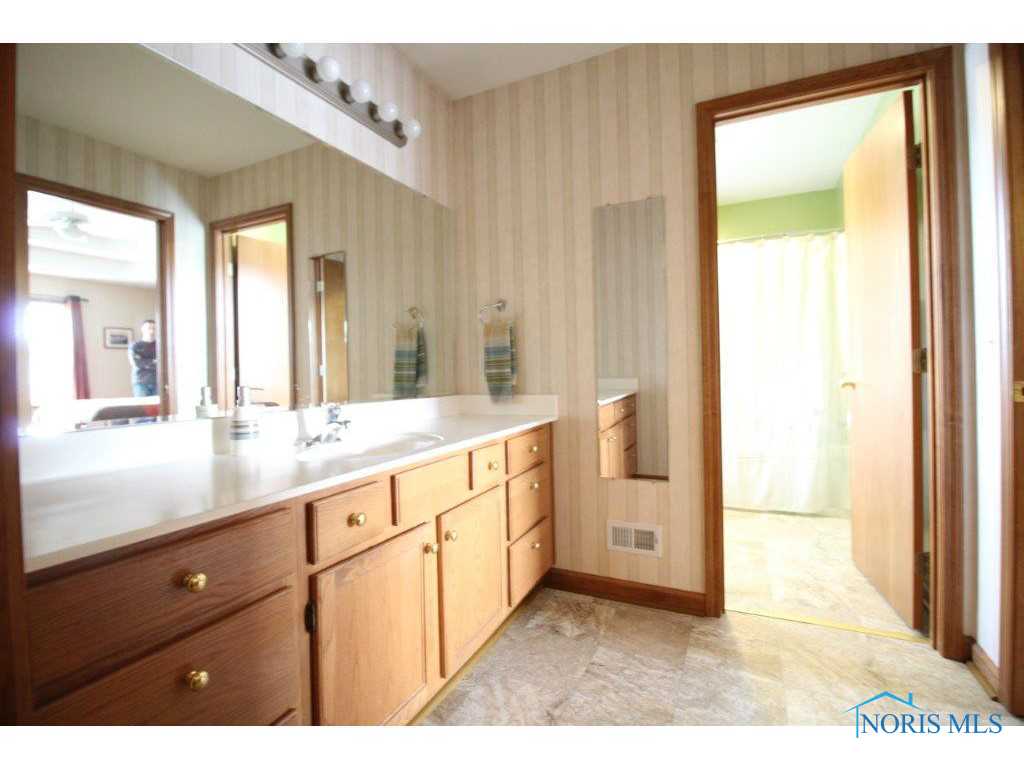 1811 Crossfields Road Perrysburg, OH 43551 - Photo 12 of 20 Gallery Image 12