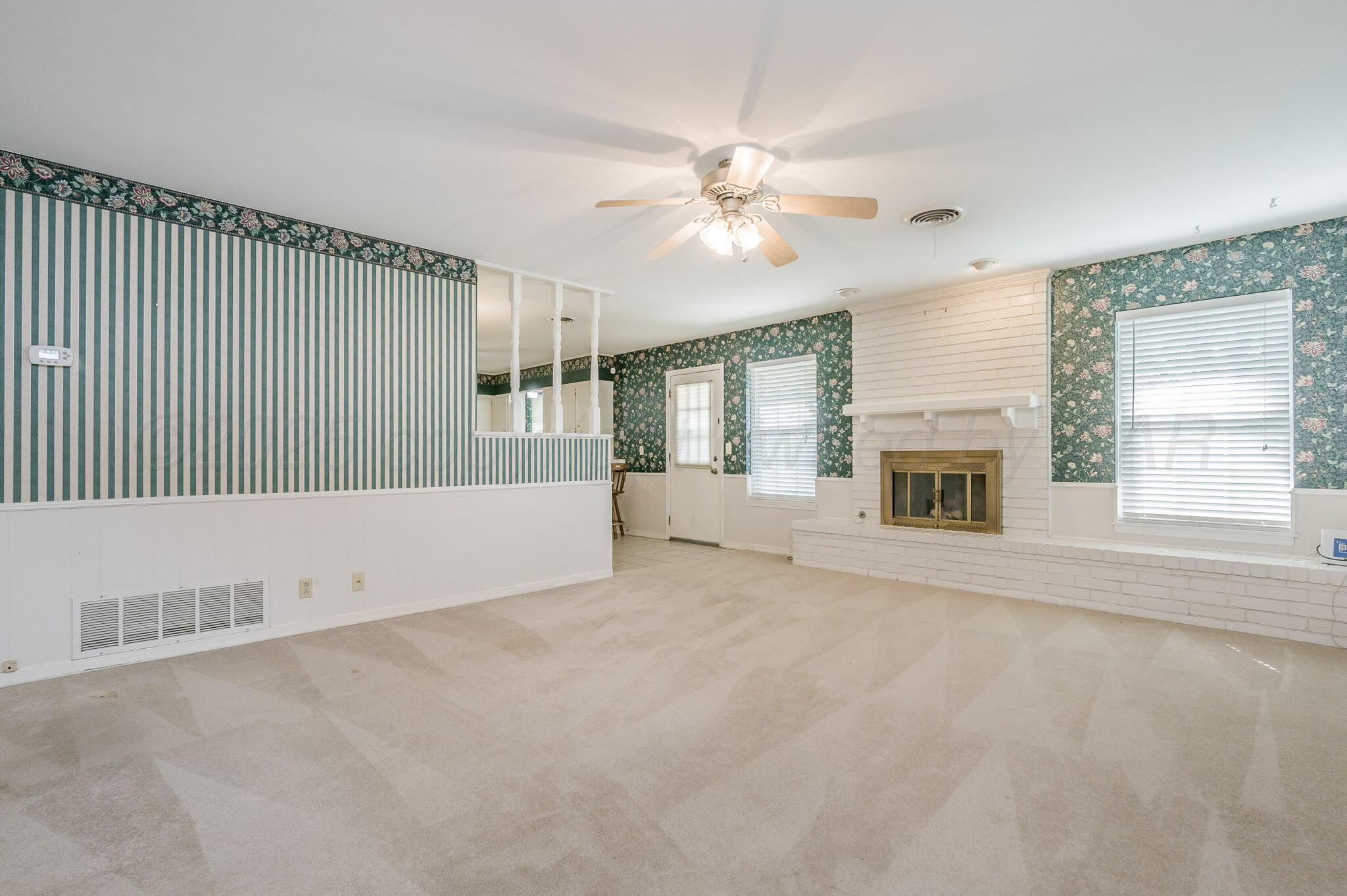 6003 Gainsborough Road Amarillo, TX 79106 - Photo 6 of 26 5-Living Room