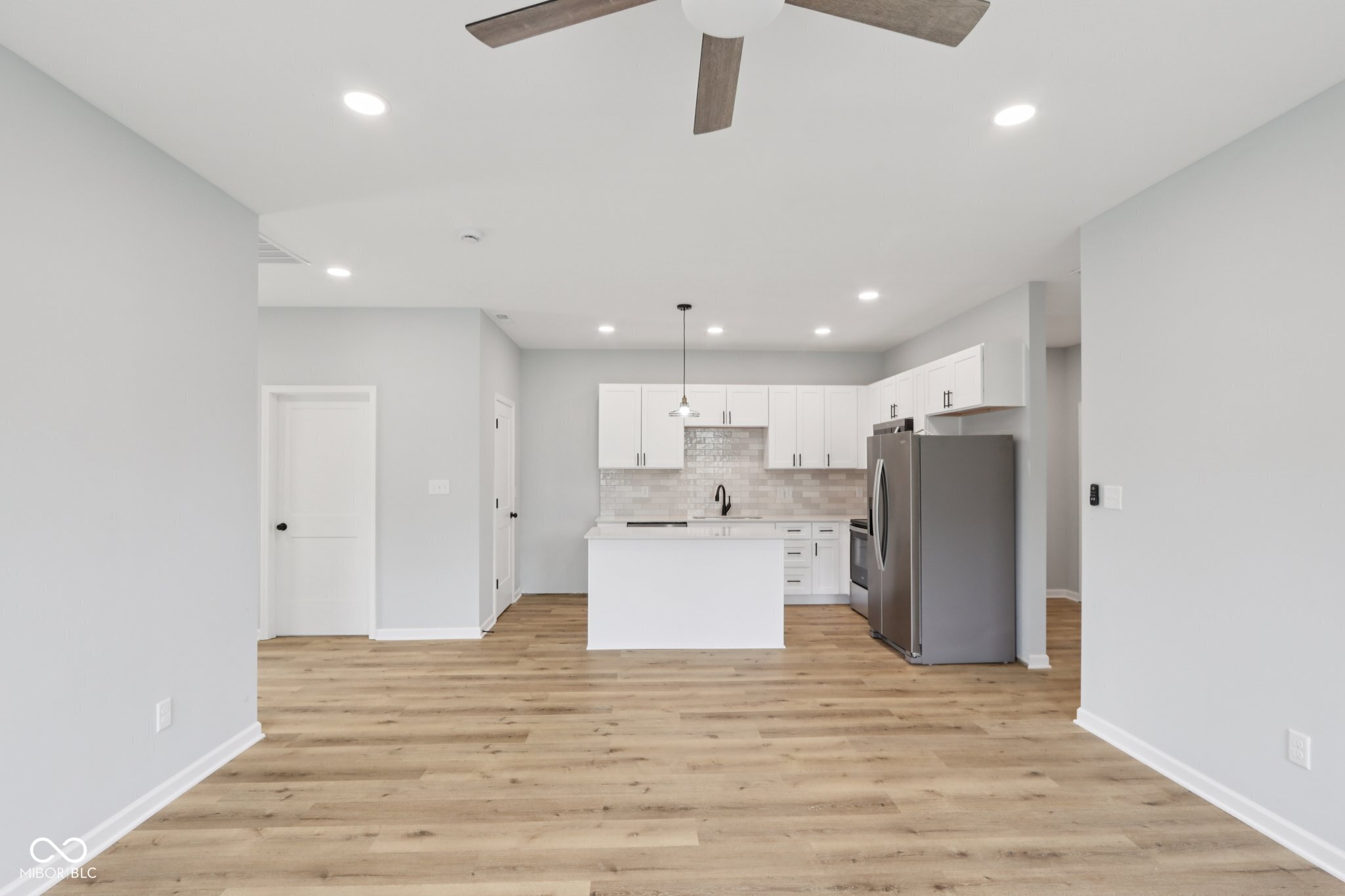 8355 Fieldfare Way Indianapolis, IN 46237 - Photo 5 of 36