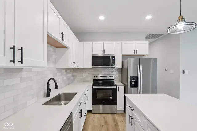 $2,500 | 8355 Fieldfare Way, Indianapolis, IN 46237