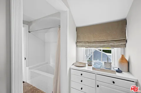 $4,395,000 | 211 Barlock Avenue, Los Angeles, CA 90049