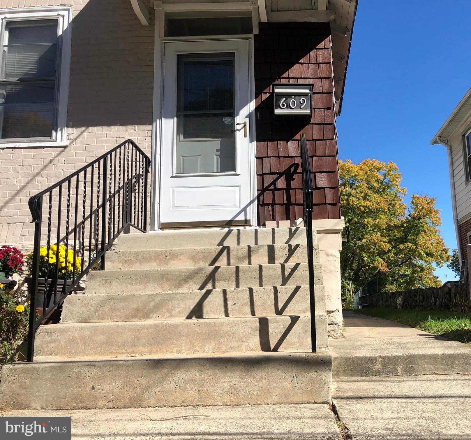 a view of entryway front of house