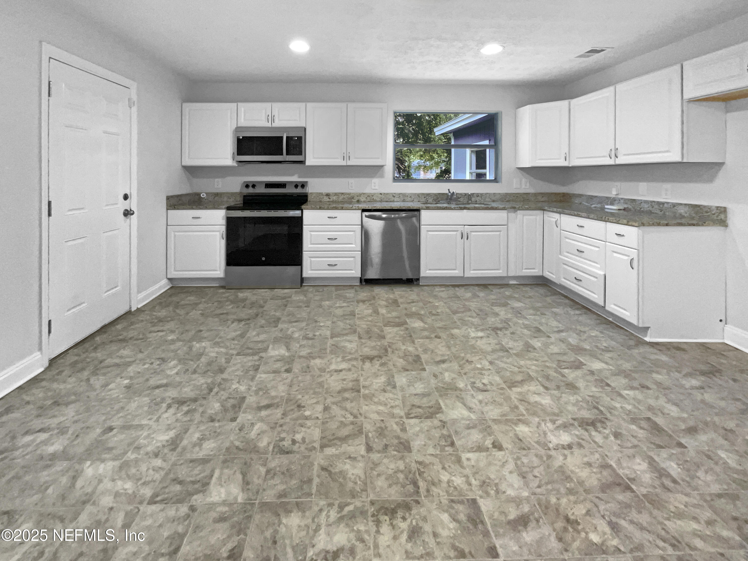 9408 Little John Road Jacksonville, FL 32208 - Photo 4 of 22 listing_5
