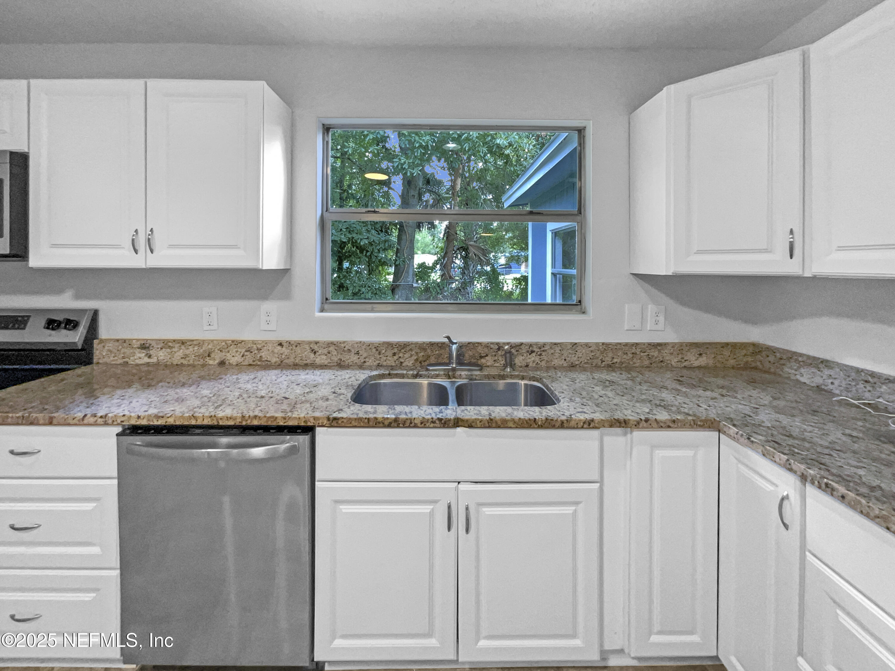 9408 Little John Road Jacksonville, FL 32208 - Photo 5 of 22 listing_20
