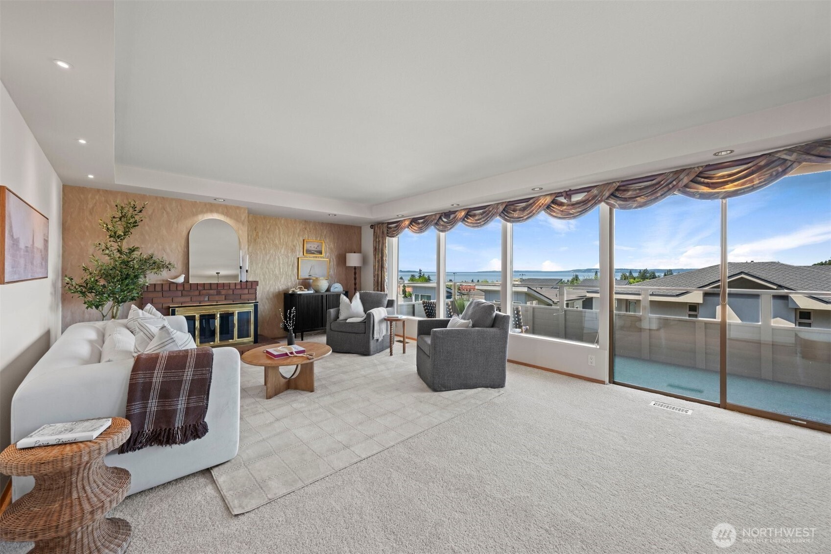 655 Main Street, Unit 305 Edmonds, WA 98020 - Photo 6 of 37