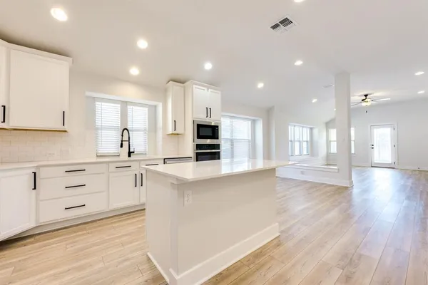 $365,000 | 122 Biscayne Bay Bend, Kyle, TX 78640