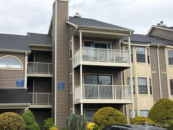 $325,000 | 60 Lear Court, East Brunswick, NJ 08816