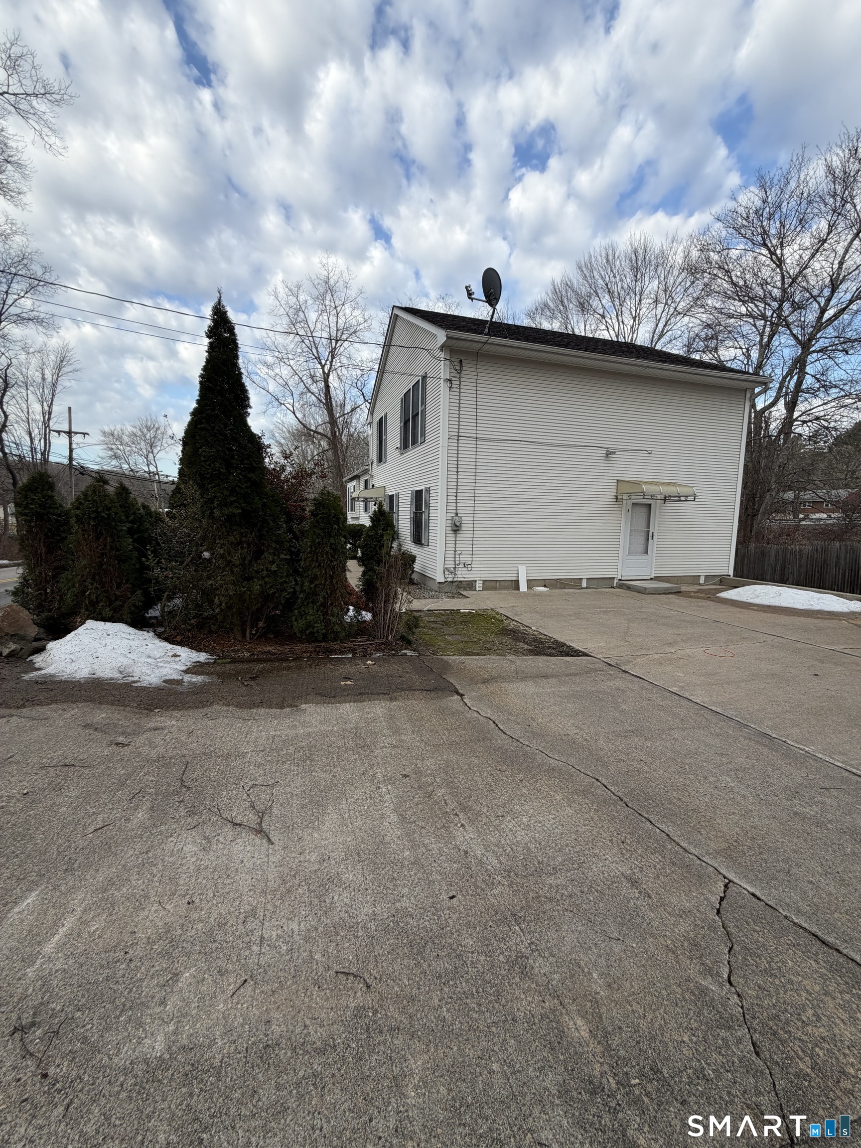 1 Long Society Road Norwich, CT 06365 - Photo 2 of 27