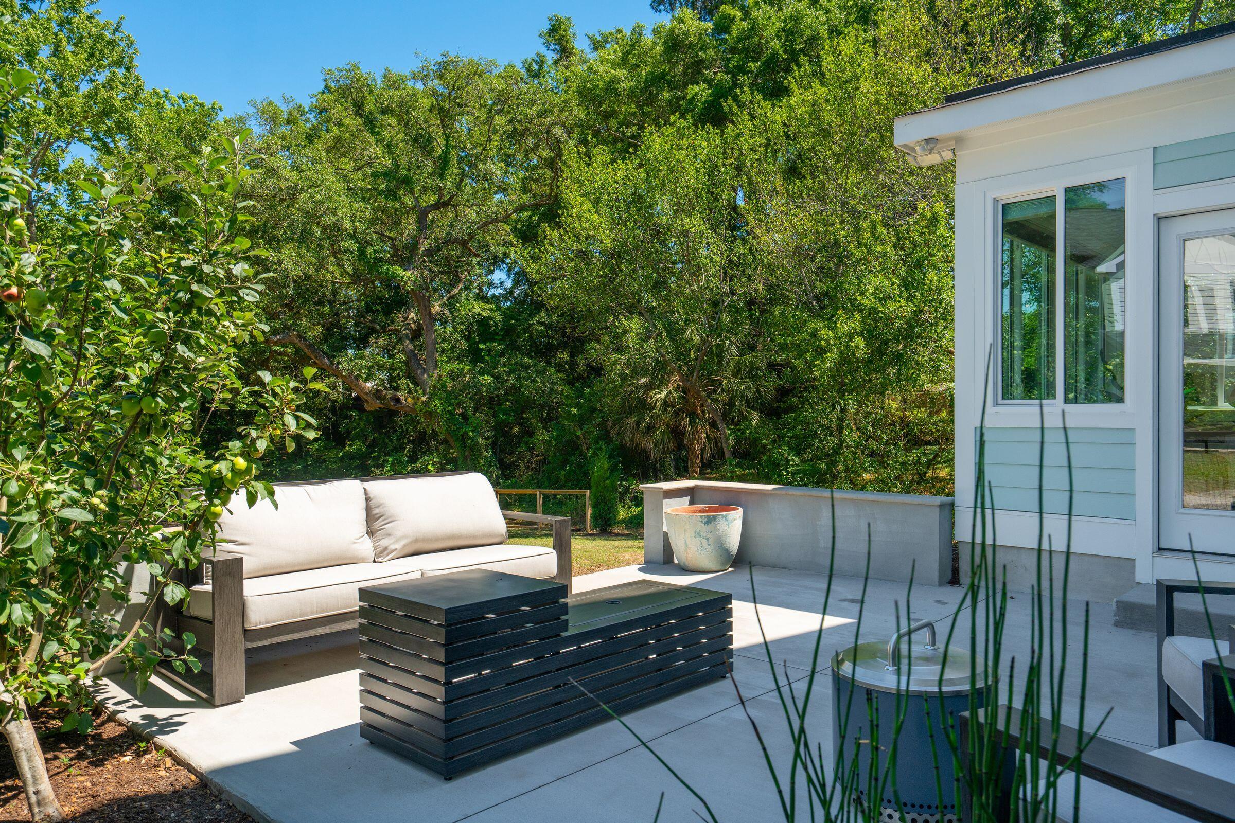 485 Fort Johnson Road Charleston, SC 29412 - Photo 41 of 79 Back Patio
