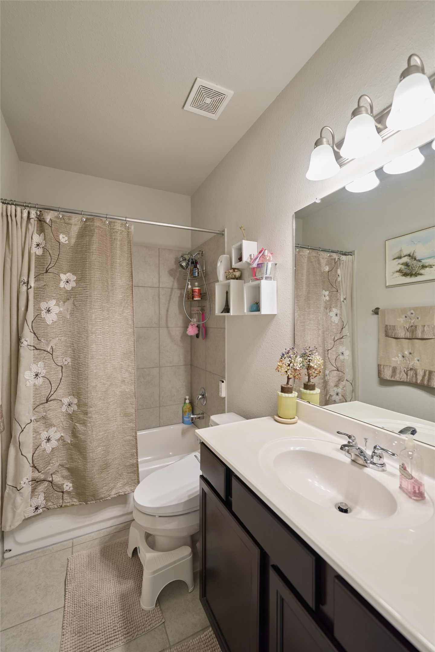 2020 Cedar Tree Court Conroe, TX 77301 - Photo 22 of 26 Secondary bathroom