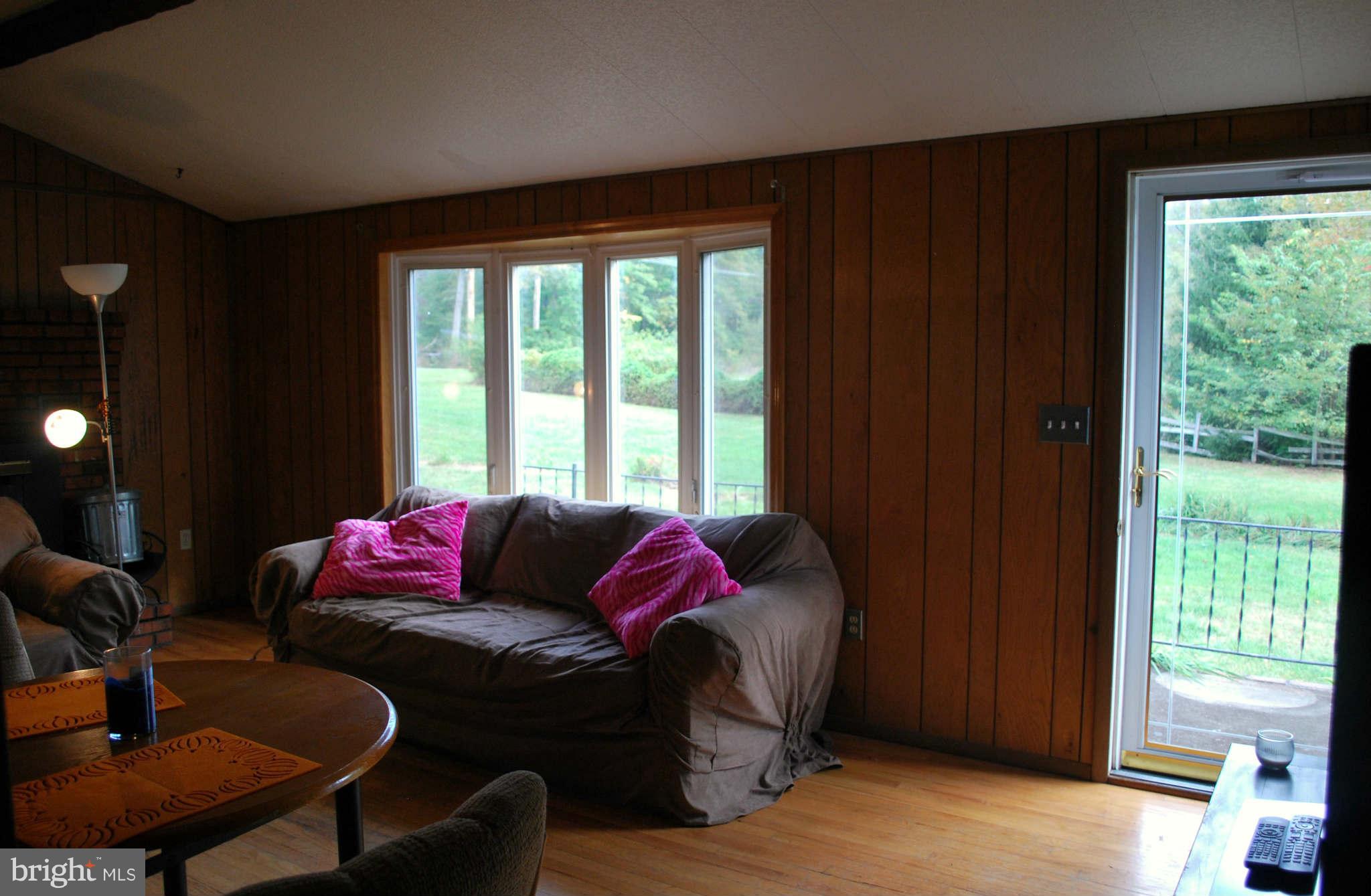 13483 Reed Road Thurmont, MD 21788 - Photo 10 of 17 Living Room