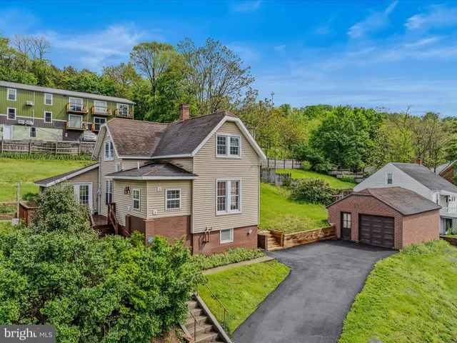 $264,000 | 151 South Laurel Avenue, Berkeley Springs, WV 25411