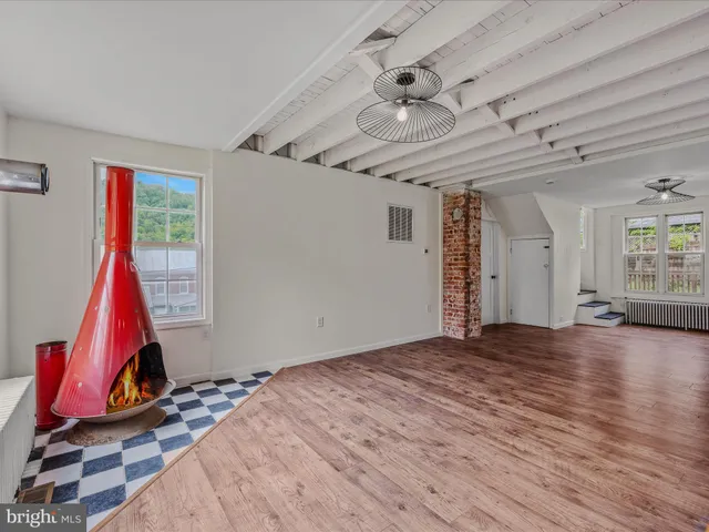 $264,000 | 151 South Laurel Avenue, Berkeley Springs, WV 25411